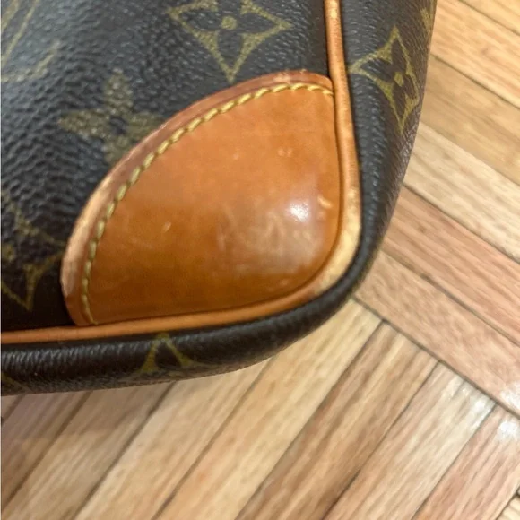LV men’s shoulder bag